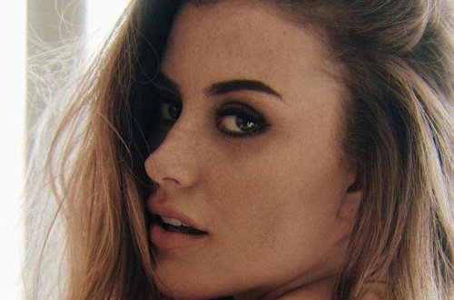 4 nəfərin təcavüz etdiyi model İnstagram-da çılpaq şəklini yaydı - FOTO