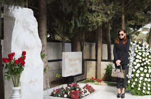 Mehriban Əliyeva Aida İmanquliyevanın məzarını ziyarət etdi — FOTO