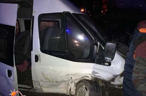 Toydan qayıdarkən qəzaya düşdülər - 21 yaralı