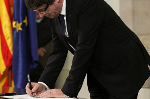 Kataloniya rəhbəri müstəqillik bəyannaməsini imzaladı