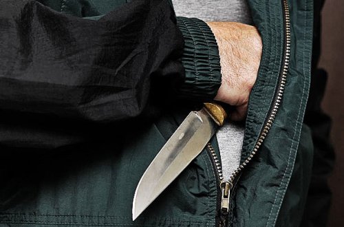 Çayxanada adam bıçaqladı, 3 il həbs aldı