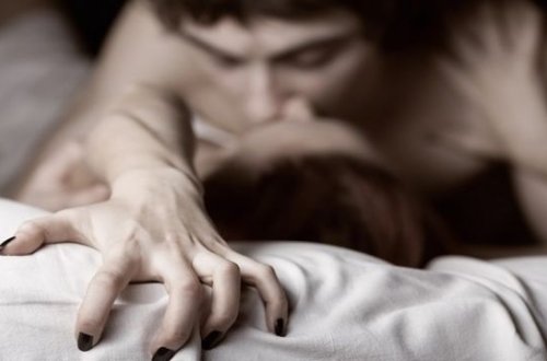 Görünməmiş rəzalət! Ögey qızı ilə evləndi, 19 il girov saxladı, zorladı - 9 uşağı oldu