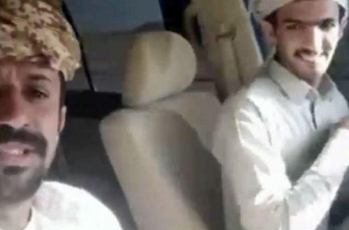 Avtomobildə mahnı oxuyub, canlı yayım edən oğlanlar qəzaya düşüb öldülər - VİDEO