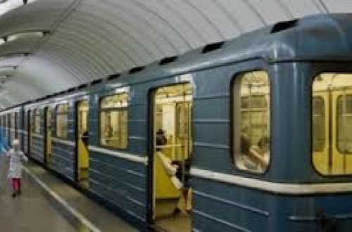 Metroda HƏYƏCANLI ANLAR: Sərnişinin halı pisləşdi və ...