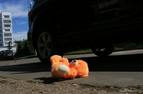 Oğuzda avtomobil 6 yaşlı qızı vurdu