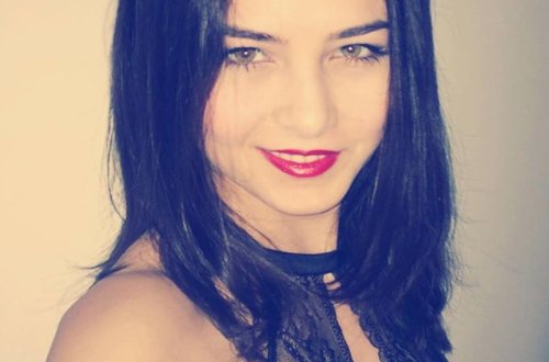 Cazibədar azərbaycanlı modeldən hamamda yarıçılpaq FOTO