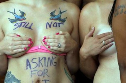 Qadın sinəsi... - Britaniya televiziyasında İLK