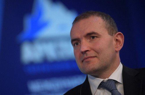 İslandiya prezidenti vanna qəbul edərkən burnunu sındırdı