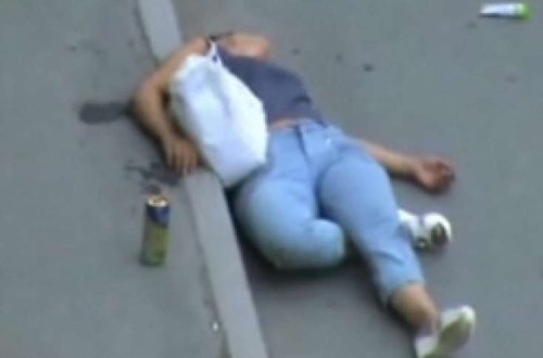 Bakıda sərxoş qız ətrafdakıları qorxutdu - VİDEO