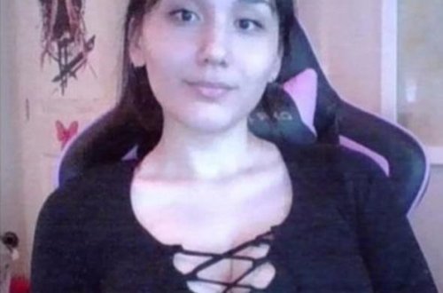 İnternetdə kişiləri soyunduran 17 yaşlı qızdan danışırlar - FOTOLAR