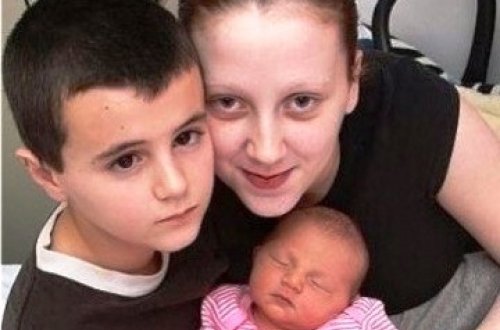 13 yaşında ata oldu: Bu da körpəsi - FOTOLAR