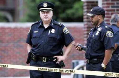 ABŞ-da polis əməkdaşını güllələdilər