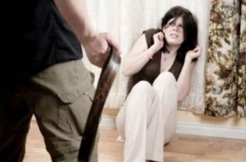 Türkiyəli kişi Bakıda sevgilisini döydü