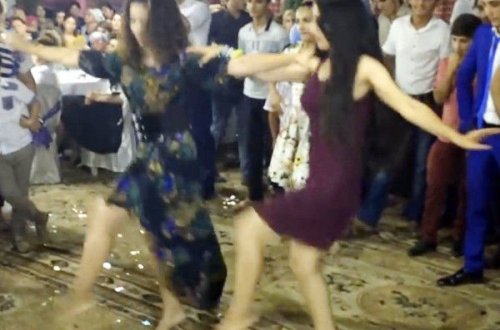 “Azərbaycan” qəzeti: Qadının kişi kimi rəqs etməsi onu kobud göstərir