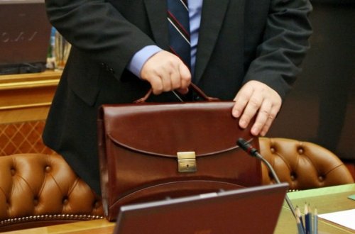 İmtahandan kəsildi, lakin yenə direktor oldu — Cəlilabadda kuryoz təyinat