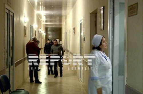 Bakıda orta yaşlı kişi yaşadığı evdə qohumları tərəfindən döyülüb