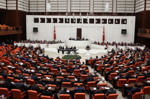 Türkiyə parlamenti ölkədə fövqəladə vəziyyət rejimini uzadıb
