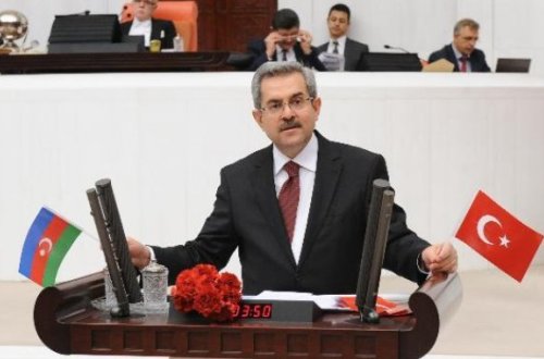 Türkiyəli deputat Azərbaycan xalqını Müstəqillik Günü münasibətilə təbrik edib