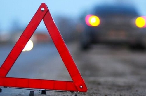 Bakıda səfirliyin avtomobili qəzaya düşdü