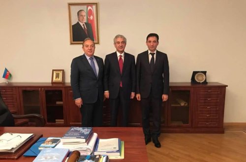 Türkiyə səfiri Əli Əhmədovla görüşdü — FOTO