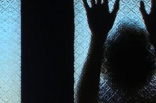 Qobustanda oğlandan 70 yaşlı anasına qarşı rüsvayçı hərəkət: dəfələrlə cinsi əlaqədə oldu...