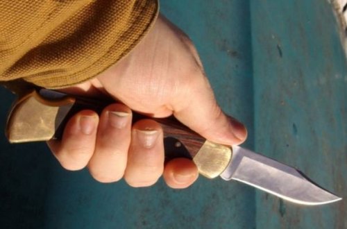 Şəmkirdə bacısını oğlanla görən gənc qətl törətdi