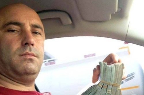 Maşında qalan 42 mini sahibinə qaytardı - Taksi sürücüsündən insanlıq dərsi