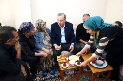 Ərdoğanı çaya dəvət etdi, 