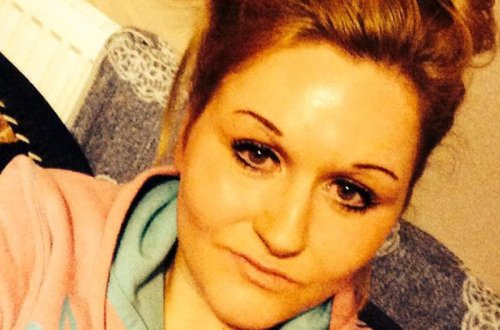 Ana körpəsini eyvandan atdı - FOTO