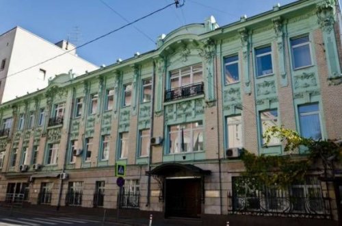 Moskvada qadın Azərbaycan səfirliyinə icazəsiz girmək istədi