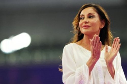Mehriban Əliyeva Könül Xasıyevaya ev hədiyyə etdi