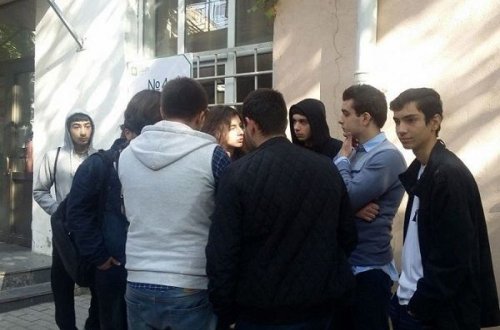 Tbilisidə azərbaycanlı şagirdi təhqir etmiş müəllim işdən çıxarıldı