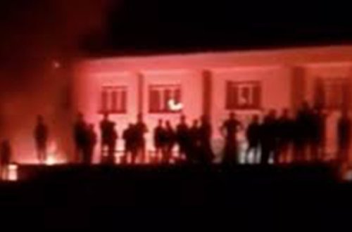 Məmur 12 yaşlı qıza təcavüz etdi, məktəbi yandırdılar - Cənubi Azərbaycanda