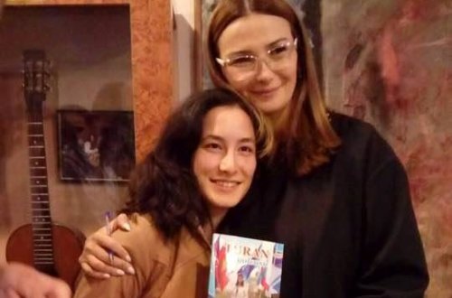 Qənirə Paşayeva sevənlərinə kitablar hədiyyə etdi-Video-Fotolar