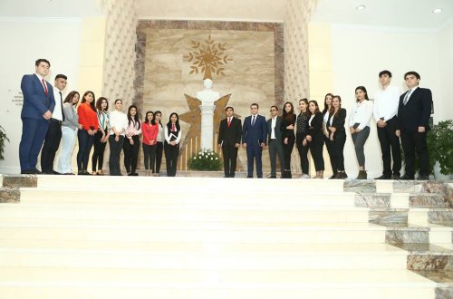 “ASAN könüllüləri”nin növbəti 11-ci qrupu Binəqədi Rayon İcra Hakimiyyətində təcrübə keçməyə başlayıb.