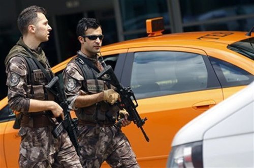 Türkiyədə FETÖ üzvlərinin həbsi ilə bağlı geniş əməliyyat keçirilir