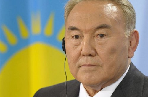 Nazarbayev kiril əlifbasından latına keçid haqqında fərman imzaladı