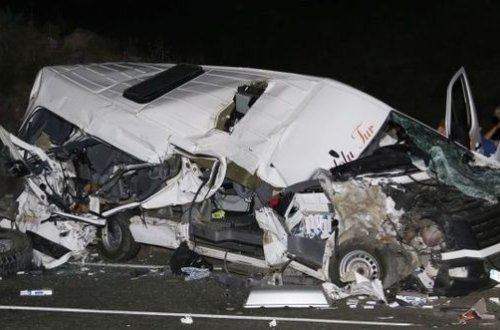 Türkiyədə polisləri daşıyan avtomobil qəzaya uğradı