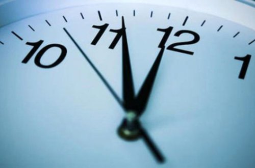 Bazar günü bəzi telefonların saatları avtomatik geri çəkiləcək – DİQQƏT