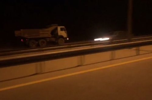 Yol polisi “ölüm saçan” “KamAZ” sürücüsünü axtarır – VİDEO