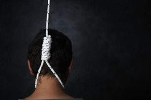 Astarada gənc sevdiyi qızın başqasına nişanlanması səbəbindən özünü asıb