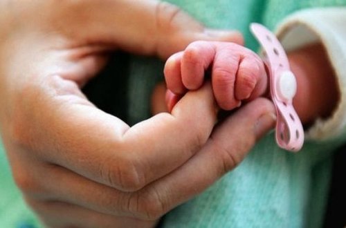 Yeni doğulmuş körpə Pediatriya İnstitutunda öldü