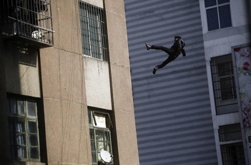 Bakıda möcüzə: 7-ci mərtəbədən yıxıldı, sağ qaldı