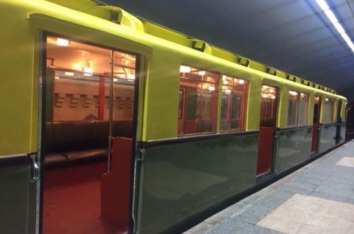 Bakı metropolitenində retro qatarlar – FOTO
