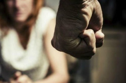 Biləsuvar sakini əri və qaynanası tərəfindən döyülüb