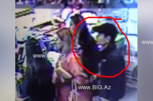 Bu oğlanı polislər axtarır: Kafedə müştərinin pulqabını oğurladı, kameralara yaxalandı - VİDEO