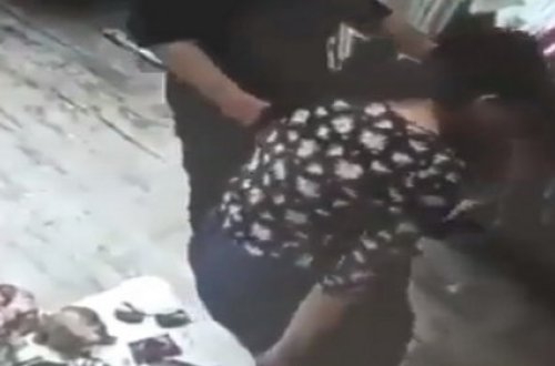 Bakıda mağazadan telefon oğurlayan qızın görüntüləri yayıldı - VİDEO