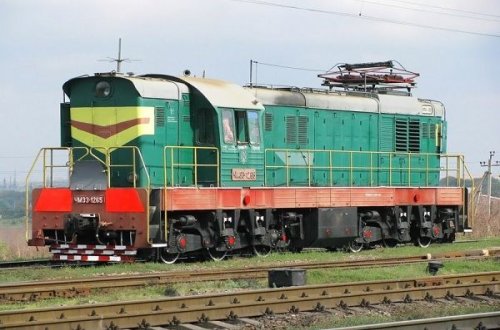 Keşlədə teplovoz naməlum kişinin üstündən keçdi