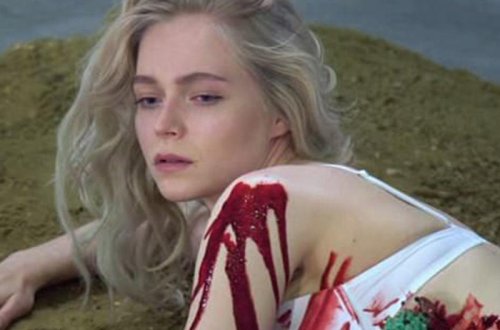 Model qızlar yaralı buğalara 