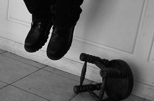 Bakıda özünü asan kişi ipdən son anda qurtuldu